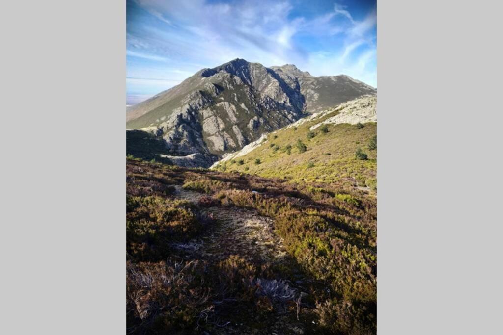 El último rincón, dúplex con piscina climatizada en plena naturaleza La Pinilla  Exterior foto